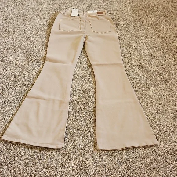 Judy Blue Jeans - Picture 5 of 10